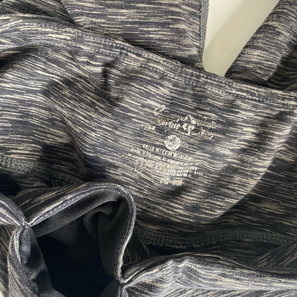 SCORPIO SOL Ruched Capri Cropped Yoga Gym Legging - Picture 3 of 4